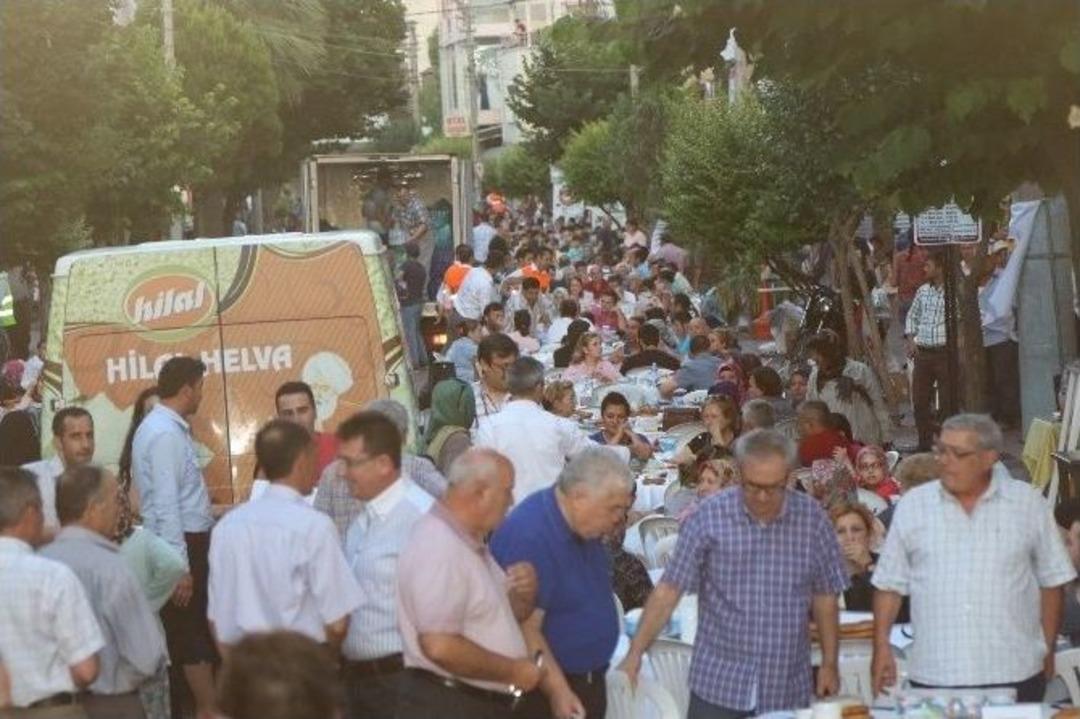 Akhisar Ticaret Ve Sanayi Odası&rsquo;ndan 5 Bin Kişilik Dev İftar