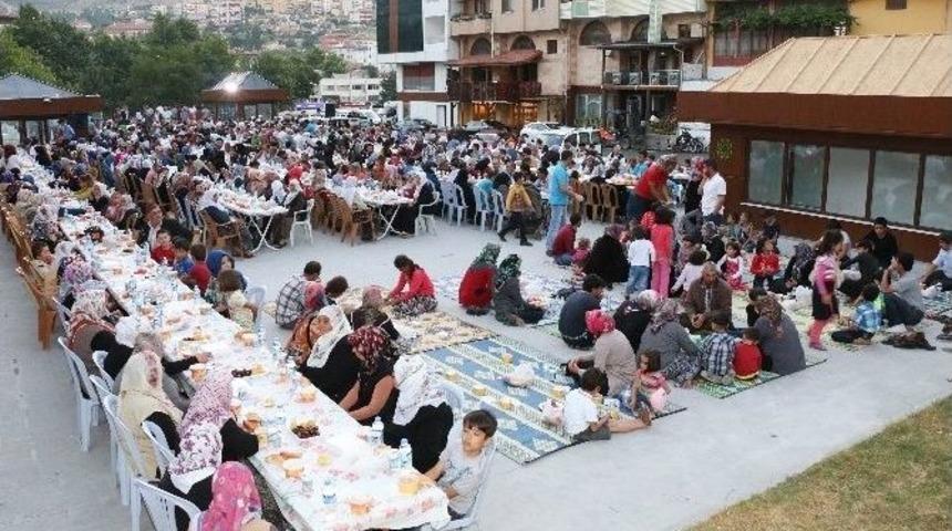 Yahyalı Belediyesi Mahalle İftarlarına Devam Ediyor