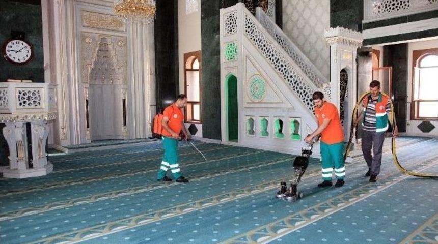 Elazığ Belediyesinden Bayram Temizliği