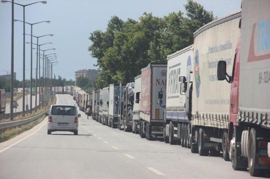 20 Kilometre Tır Kuyruğu