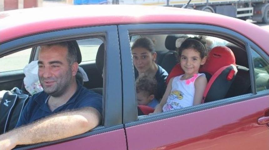 Bayram Tatilcilerinin Feribot &Ccedil;ilesi