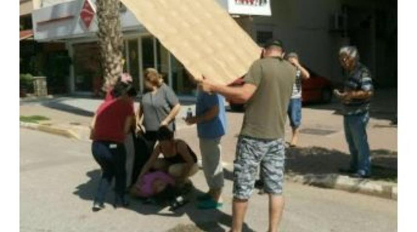 Bayılan Kadına Vatandaştan Tahta G&ouml;lgelik