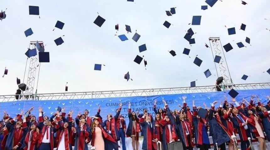 Genç Hekimler Mezuniyet Coşkusu Yaşadı