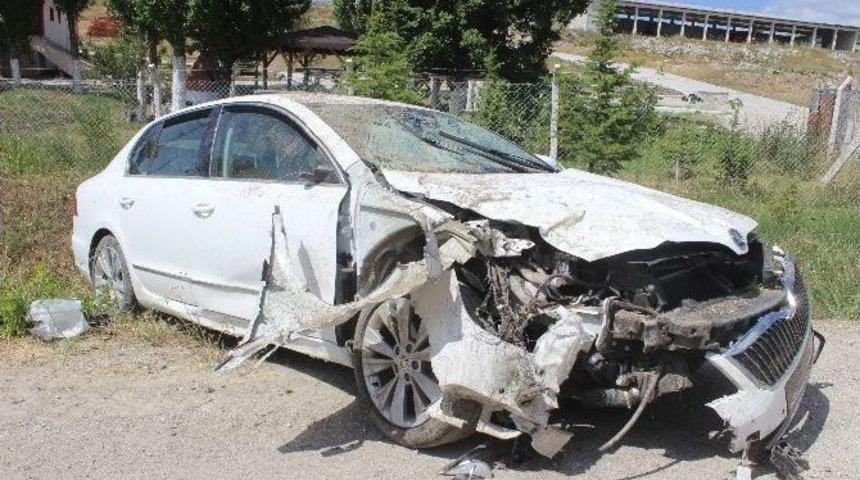 K&uuml;tahya&rsquo;da Trafik Kazası: 4 Yaralı