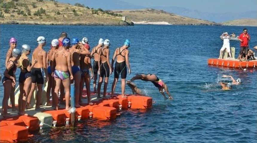 İzmir A&ccedil;ık Su Y&uuml;zme Yarışması, Fo&ccedil;a&rsquo;nın Mavi Sularında Yapıldı