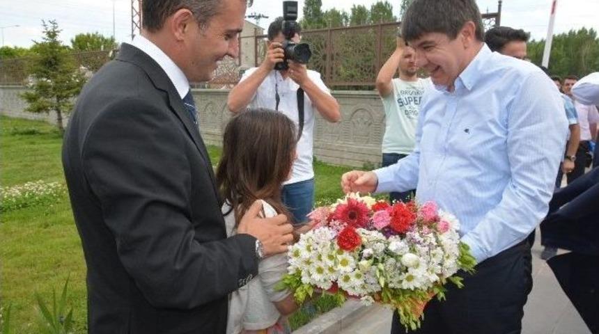 Antalya B&uuml;y&uuml;kşehir Belediye Başkanı T&uuml;rel, Patnos&rsquo;ta