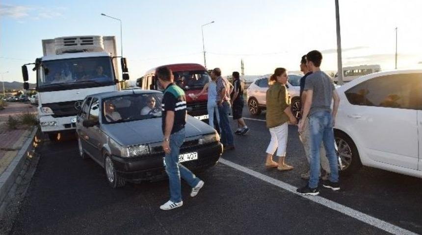 Kaza Sonrası S&uuml;r&uuml;c&uuml;ler Birbirine Girdi