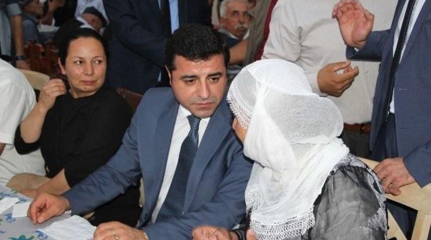 Hdp Eş Genel Başkanı Selahattin Demirtaş İftarını Silopi&rsquo;de Yaptı
