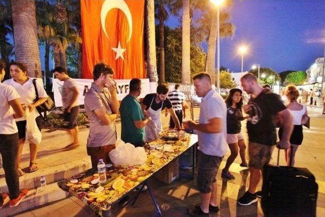 Taraftar Grubu Asi Tayfa Şehitler İçin Lokma Dağıttı