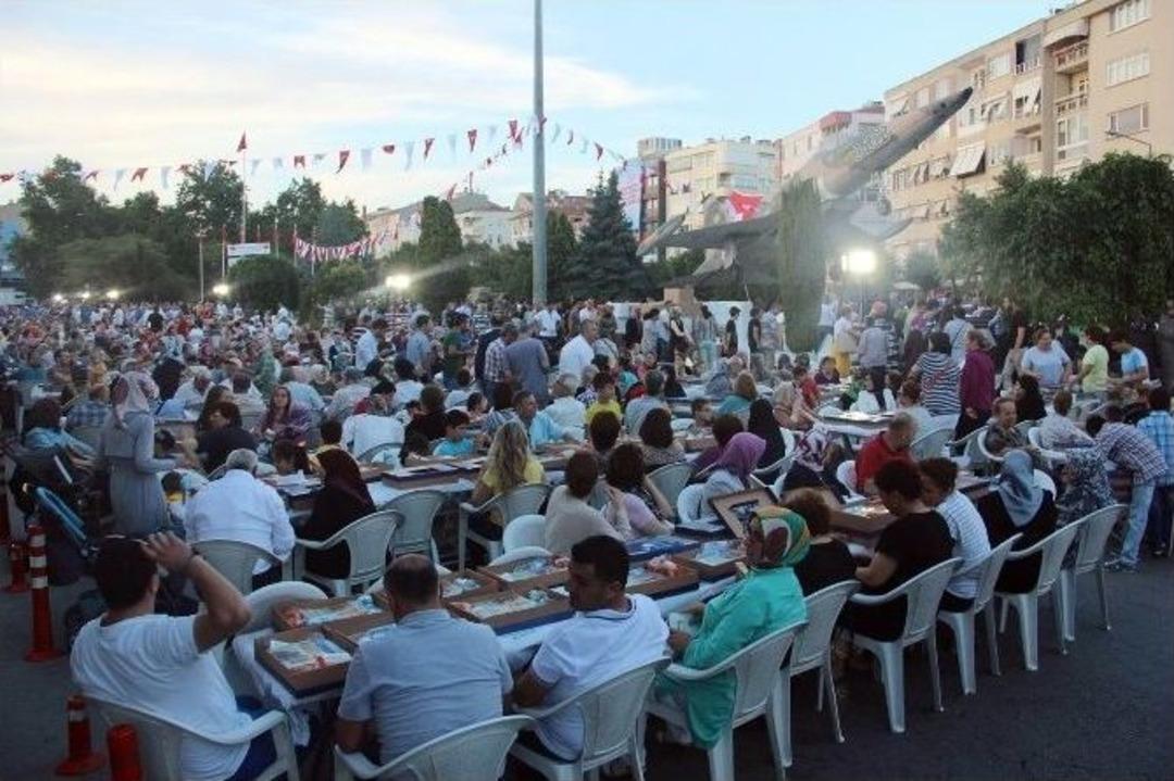 Kırklareli&rsquo;nde 8 Bin Kişilik &lsquo;kardeşlik Sofrası&rsquo; Kuruldu