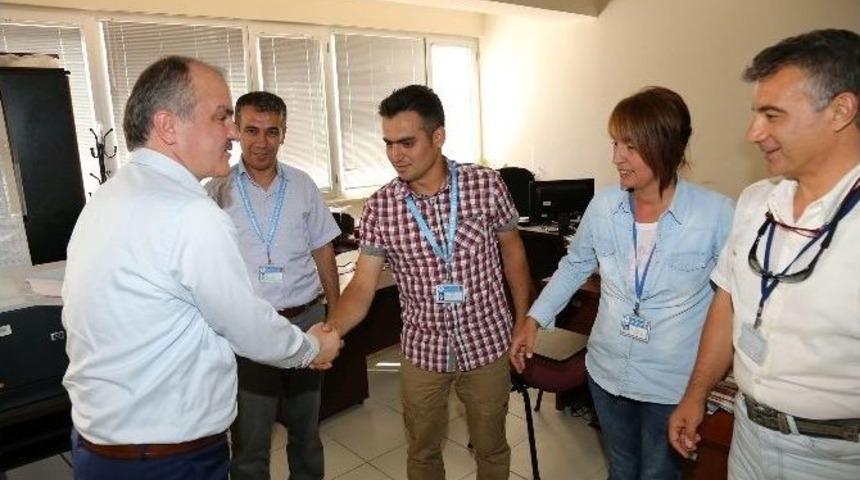 Başkan G&uuml;rlesin Personelle Bayramlaştı