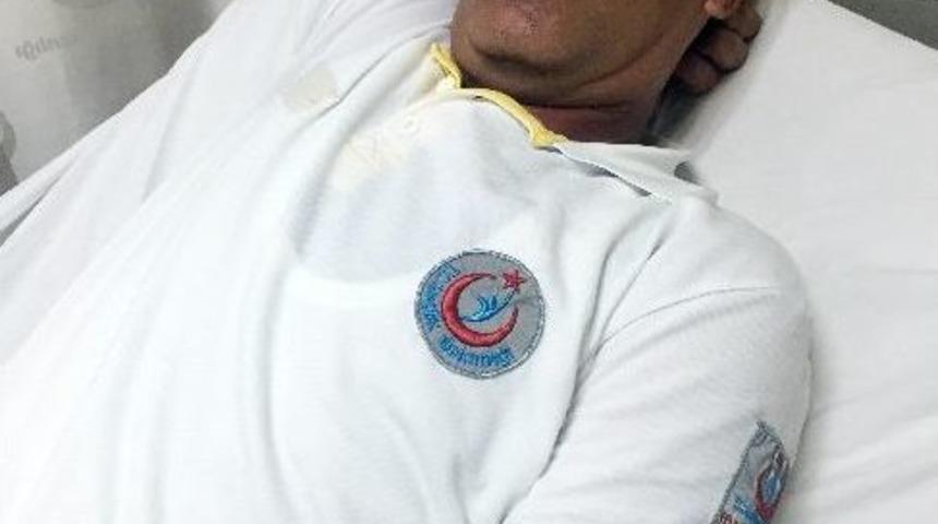 Hasta Yakınları Ambulans S&uuml;r&uuml;c&uuml;s&uuml;n&uuml; Darp Etti