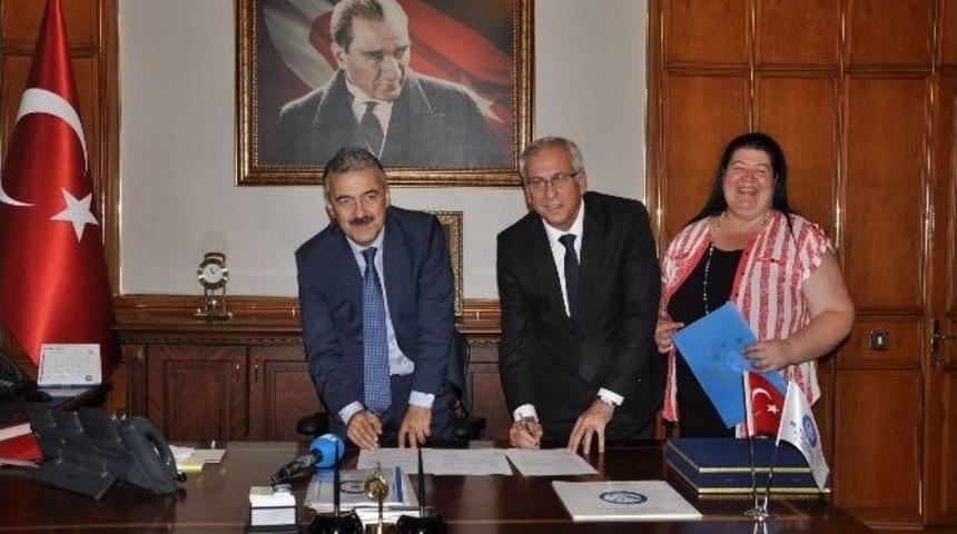 Nevvar Salih İşg&ouml;ren Vakfı 2 Bin &Ccedil;ocuğu Sevindirdi