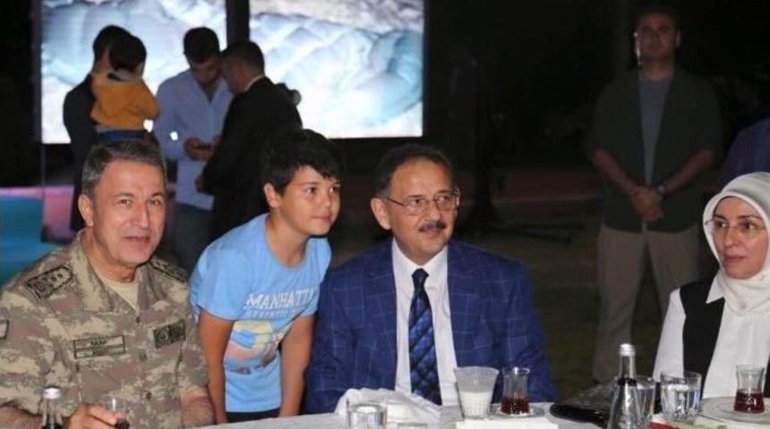 Genelkurmay Başkanı, Kara Kuvvetleri Komutanı Ve Bakan &Ouml;zhaseki, Şahit Aileleri Ve Gaziler İle Birlikte İftar Yaptı