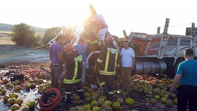 Tır’lar Çarpıştı, Karpuzlar Yola Savruldu