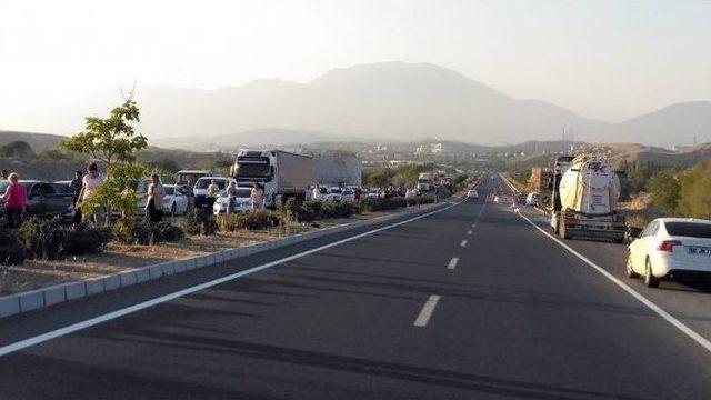 Tır’lar Çarpıştı, Karpuzlar Yola Savruldu