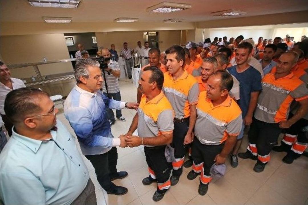 Karşıyaka&rsquo;da Dolu Dolu Bayram Neşesi