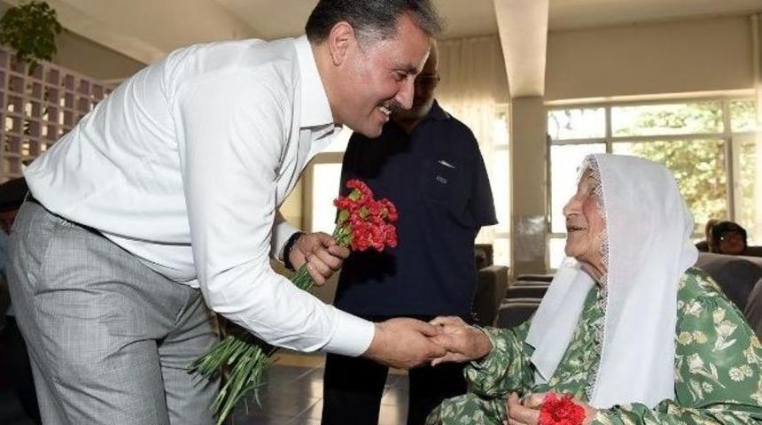 Başkan &Ccedil;akır, Malatya Huzurevi&rsquo;ni Ziyaret Etti