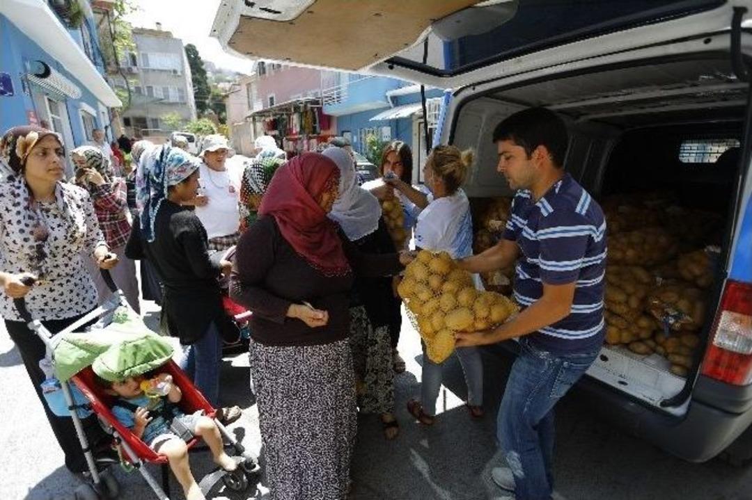 Konak&rsquo;ta 11 Bin Aileye Patates Yardımı