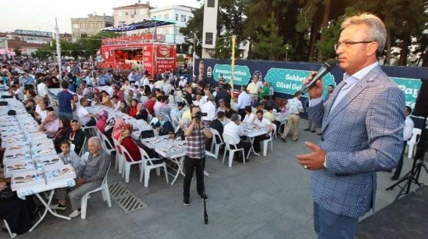 Gebze&rsquo;de Binlerce Kişi İftar Sofrasında Buluştu
