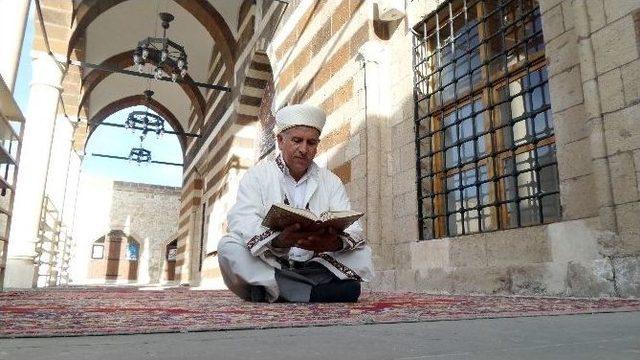 (özel Haber) -asırlık Camide ’itikâf’ İbadeti