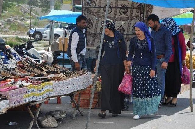 Kars’ta Bayram Pazarına İlgi Yok!