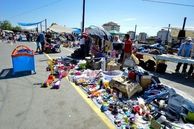 Maltepe’deki Antika Pazarı Göz Dolduruyor