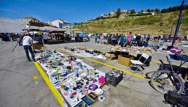 Maltepe’deki Antika Pazarı Göz Dolduruyor