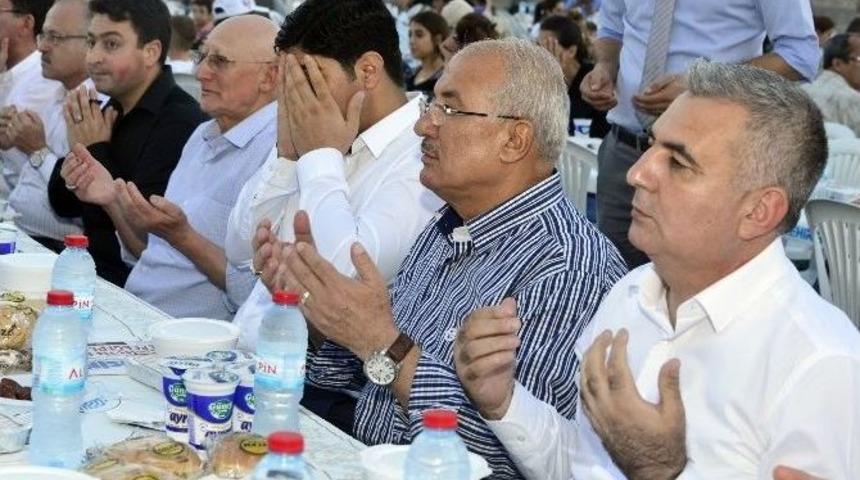 Mersin B&uuml;y&uuml;kşehir Belediyesi&rsquo;nin İftar Sofrası &Ccedil;amlıyayla&rsquo;da