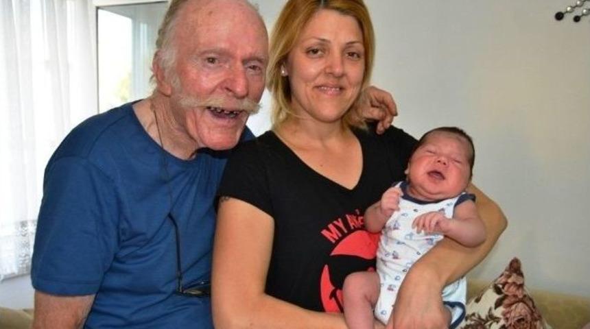 R&uuml;zgar Bebek &Ccedil;ifte Bayram Yaşattı