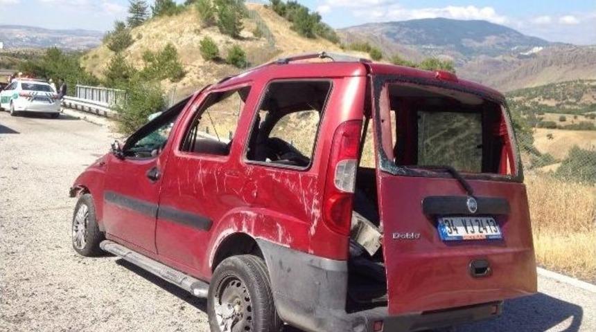 Kızılcahamam&rsquo;da Trafik Kazası: 2 &Ouml;l&uuml;, 4 Yaralı