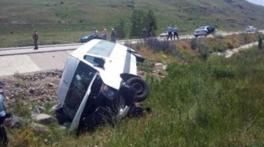 Pasinler&rsquo;de Trafik Kazası: 17 Yaralı