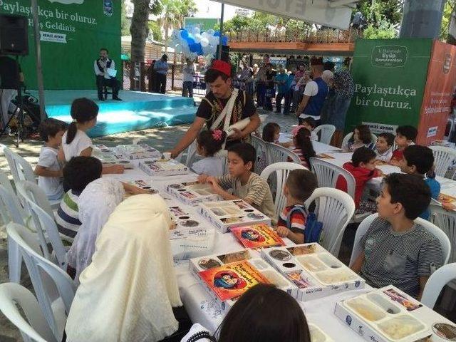 ’tekne Orucu’ Tutan Çocuklar Son İftarını Eyüp Sultan’ın Gölgesinde Yaptı