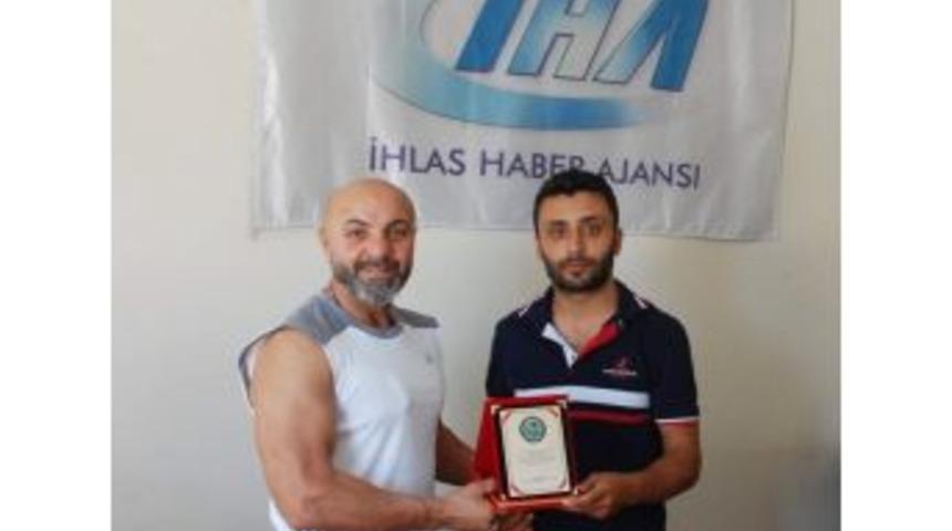 Milli Sporcu Hicri Sevim&rsquo;den İha&rsquo;ya Plaket