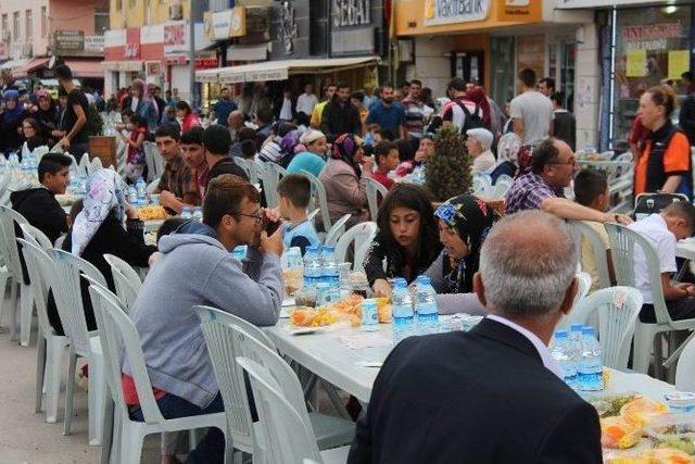 10 Bin Kişi İftar Sofrasında Buluştu