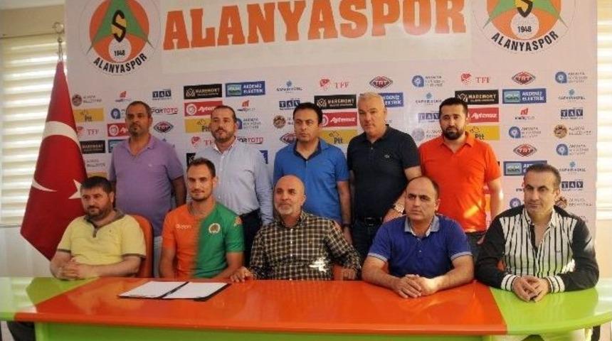Alanyaspor’a İspanyol Stoper