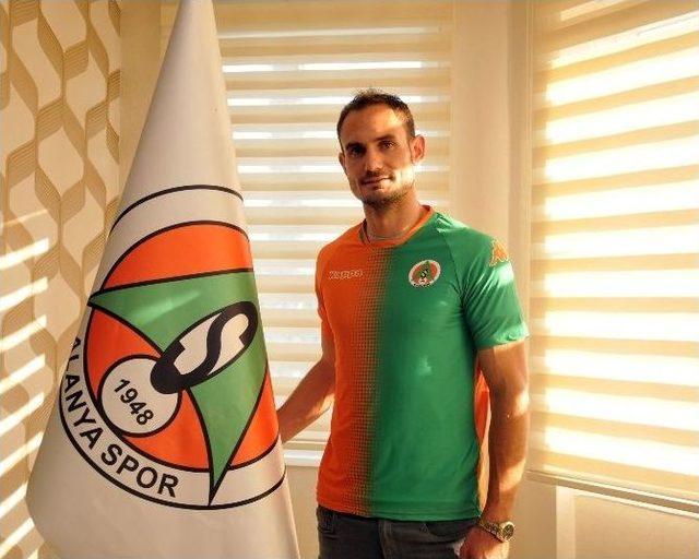 Alanyaspor’a İspanyol Stoper