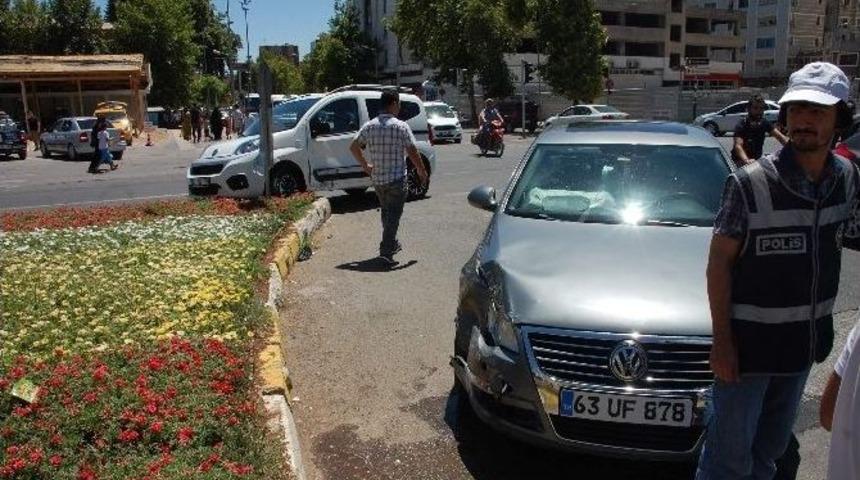 Otomobil İle Hafif Ticari Ara&ccedil; &Ccedil;arpıştı