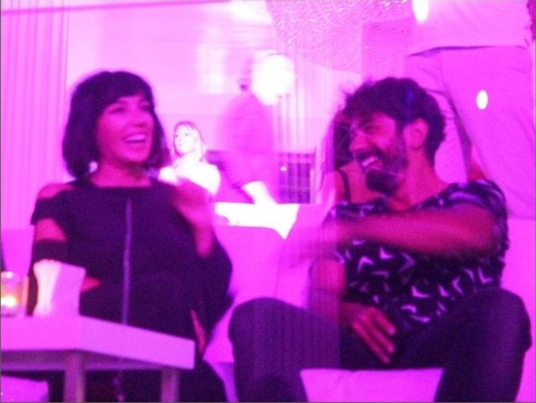 &Uuml;nl&uuml; Şarkıcı G&uuml;lşen Bodrum&rsquo;da Eşini Yalnız Bırakmadı