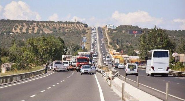 Akhisar’da Zincirleme Kaza: 7 Yaralı