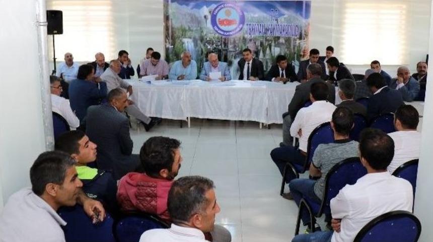 Başkan Sekmen Tekman&rsquo;da Muhtarları Dinledi