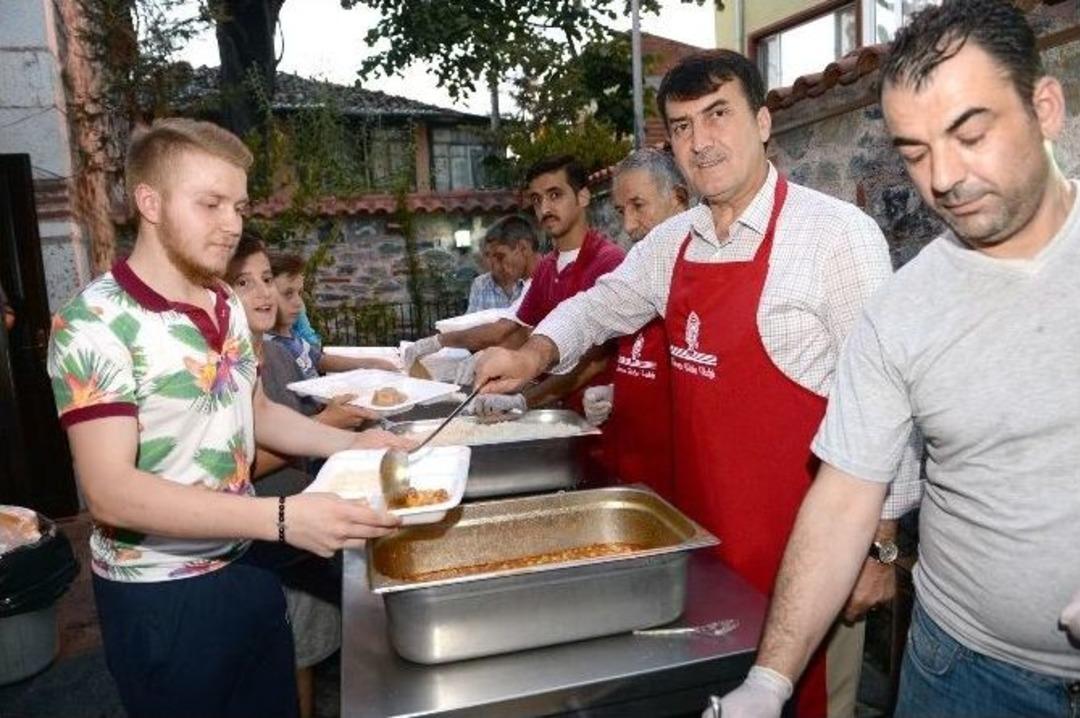 Osmangazi&rsquo;de Ramazan Ayı Boyunca İftar Sofraları Doldu Taştı