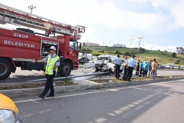 Sinop’ta Trafik Kazası: 2 Yaralı