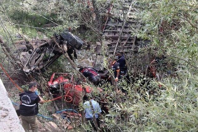 Niğde’de Tır Uçuruma Yuvarlandı: 2 Ölü