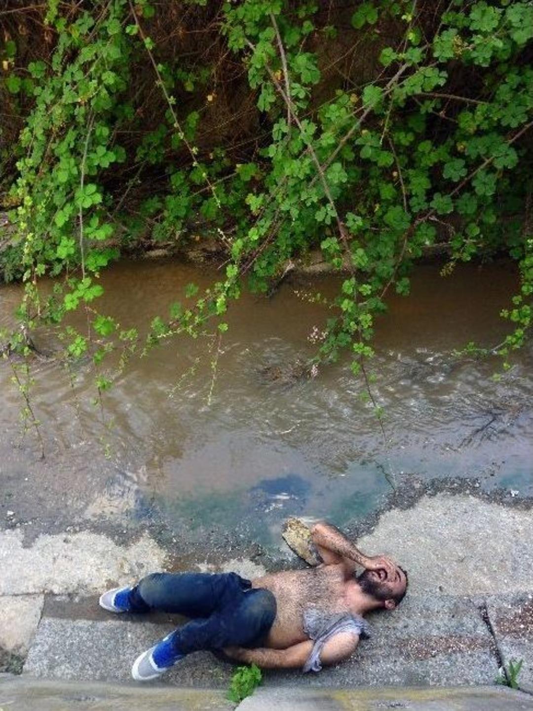 Kız Meselesi Y&uuml;z&uuml;nden &Ccedil;ıkan Kavgada Dere Yatağına Atıldı