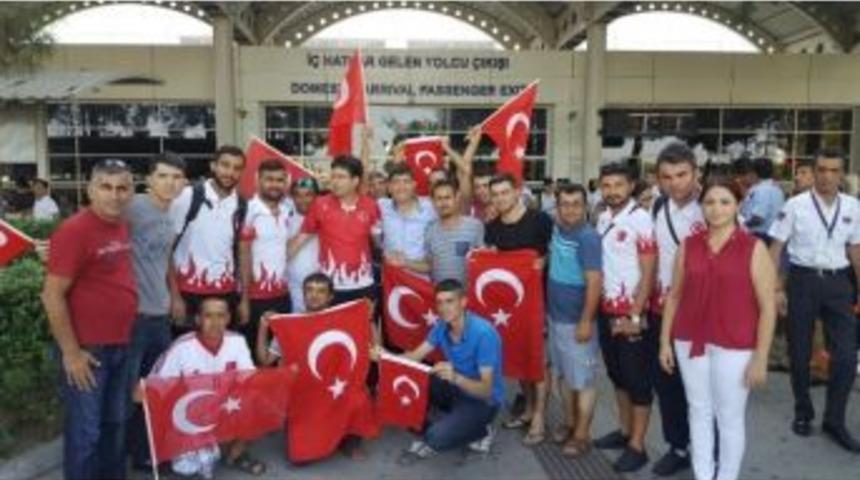 Şampiyonlara Sessiz Karşılama