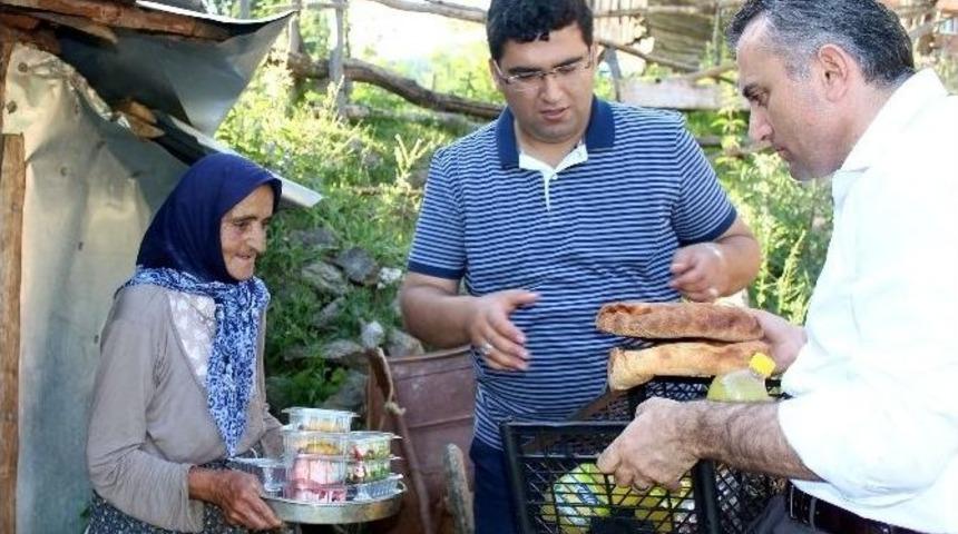 Bozkurt Kaymakamlığı İhtiyaç Sahibi 400 Kişiye İftar Yemeği Ulaştırdı