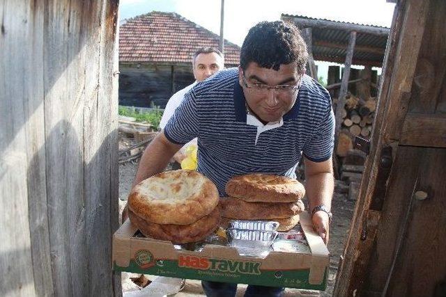 Bozkurt Kaymakamlığı İhtiyaç Sahibi 400 Kişiye İftar Yemeği Ulaştırdı