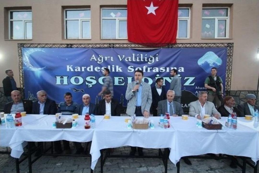 Mehmet Akif Ersoy Mahallesi&rsquo;nde &ldquo;kardeşlik Sofrası&rdquo; Kuruldu