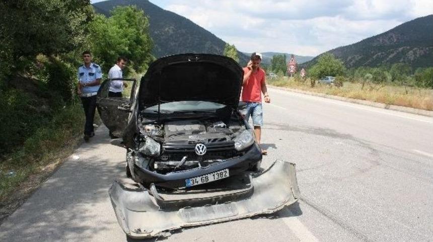 Karab&uuml;k&rsquo;te Trafik Kazası: 3 Yaralı